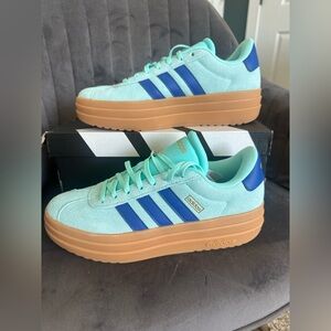 VL court Mint Green Platform Sneakers with Blue Stripes and Gum Sole 8.5 womens
